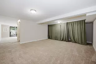 2038 Farnham Ct, Schaumburg, IL 60194 - Photo 10