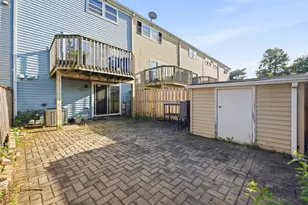 2038 Farnham Ct, Schaumburg, IL 60194 - Photo 14