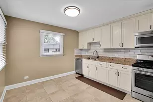 1402 S Robert Dr, Mount Prospect, IL 60056 - Photo 10