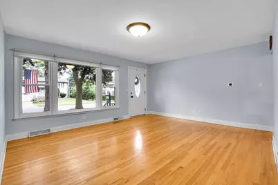 1402 S Robert Drive, Mount Prospect, IL 60056 - Photo 4