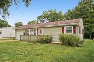 1115 Eastview Dr, Paxton, IL 60957 - Photo 4