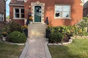 10711 S Artesian Ave, Chicago, IL 60655 - Photo 1