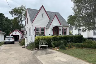 623 S 2nd St, Watseka, IL 60970 - Photo 1