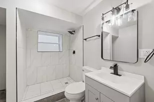 8418 S Essex Ave, Chicago, IL 60617 - Photo 32