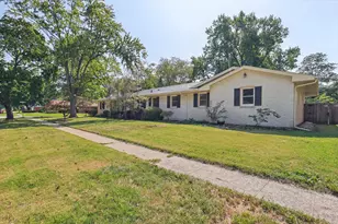 1519 Harrington Dr, Champaign, IL 61821 - Photo 2