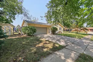 1519 Harrington Dr, Champaign, IL 61821 - Photo 4