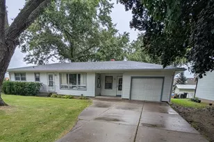 205 E Pleasant Ave, Sandwich, IL 60548 - Photo 2