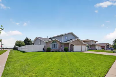 702 Longwood Court, Minooka, IL 60447 - Photo 2