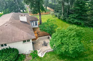 304 E Irving Park Rd, Roselle, IL 60172 - Photo 2