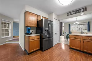 877 Wembley Ct, Elgin, IL 60120 - Photo 8