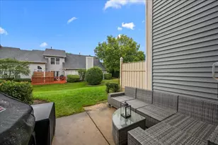 877 Wembley Ct, Elgin, IL 60120 - Photo 24