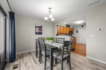 877 Wembley Court, Elgin, IL 60120 - Photo 10