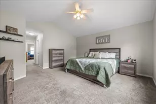 877 Wembley Ct, Elgin, IL 60120 - Photo 20