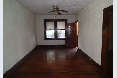 923 N Kedvale Avenue, Chicago, IL 60651 - Photo 2