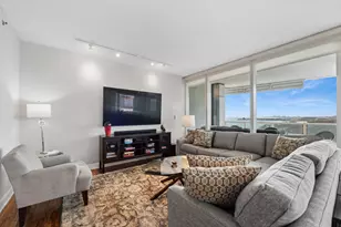340 E Randolph St, Chicago, IL 60601 - Photo 2