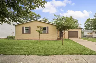 912 Frank Dr, Champaign, IL 61821 - Photo 2