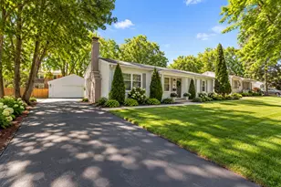 44 Briar Ln, Geneva, IL 60134 - Photo 2