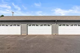 39 Foxcroft Rd, Naperville, IL 60565 - Photo 2