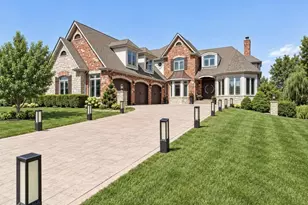11910 Bates Ct, Orland Park, IL 60467 - Photo 2