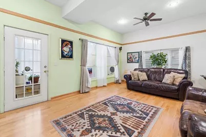 1721 W Foster Avenue, Chicago, IL 60640 - Photo 8