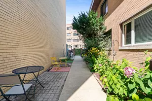428 W Wellington Ave, Chicago, IL 60657 - Photo 2