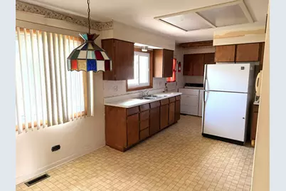 325 Spruce Lane, Elk Grove Village, IL 60007 - Photo 10