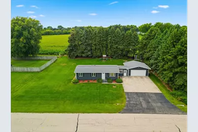 5564 S Greenland Drive, Rochelle, IL 61068 - Photo 2