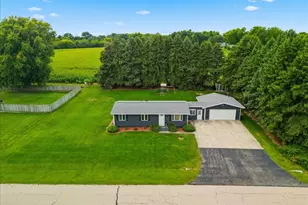 5564 S Greenland Dr, Rochelle, IL 61068 - Photo 2