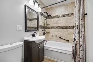 1715 W Thome Ave, Chicago, IL 60660 - Photo 16
