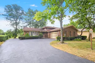 8540 Candlelight Dr E, Willow Springs, IL 60480 - Photo 4