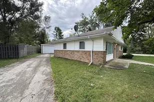 101 Shabbona Dr, Park Forest, IL 60466 - Photo 2