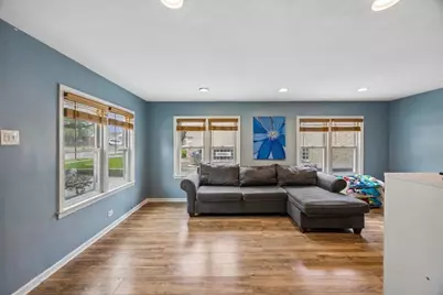 9824 S Campbell Avenue, Evergreen Park, IL 60805 - Photo 2