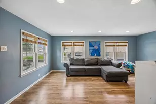 9824 S Campbell Ave, Evergreen Park, IL 60805 - Photo 2