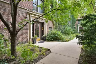 2013 W Farragut Ave, Chicago, IL 60625 - Photo 2