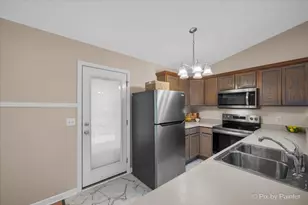 1519 Stonefield Dr, Dekalb, IL 60115 - Photo 4