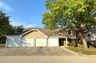 97 Burr Oak Ln, Schaumburg, IL 60193 - Photo 1