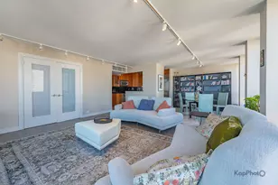 260 E Chestnut St, Chicago, IL 60611 - Photo 10