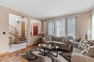 271 Fairhaven Dr, Saint Charles, IL 60175 - Photo 8