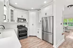 995 Christine Ln, Antioch, IL 60002 - Photo 6