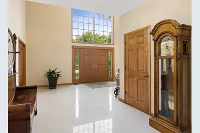130 N Buckingham Drive, Sugar Grove, IL 60554 - Photo 2