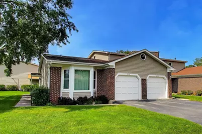 2172 N Queensburg Lane, Palatine, IL 60074 - Photo 2