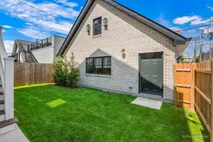2214 W Oakdale Ave, Chicago, IL 60618 - Photo 40