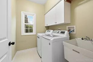 39W832 Carl Sandburg Rd, Saint Charles, IL 60175 - Photo 16