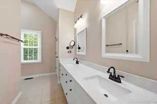 39W832 Carl Sandburg Rd, Saint Charles, IL 60175 - Photo 20