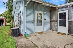 206 Park St, Cornell, IL 61319 - Photo 2