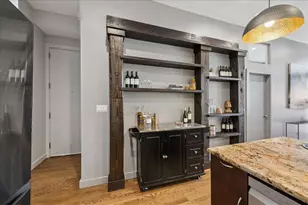 2411 W Walton St, Chicago, IL 60622 - Photo 14