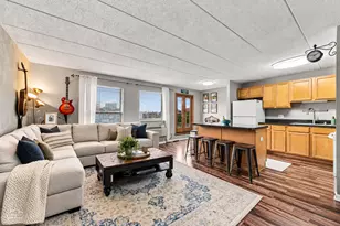 711 W Gordon Terrace, Chicago, IL 60613 - Photo 2