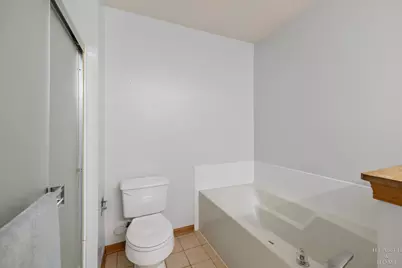 2039 Greenview Drive, Woodstock, IL 60098 - Photo 18