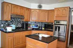 258 Mayflower Ln, Bolingbrook, IL 60490 - Photo 4