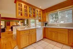 853 Dorset Dr, Wheaton, IL 60189 - Photo 2